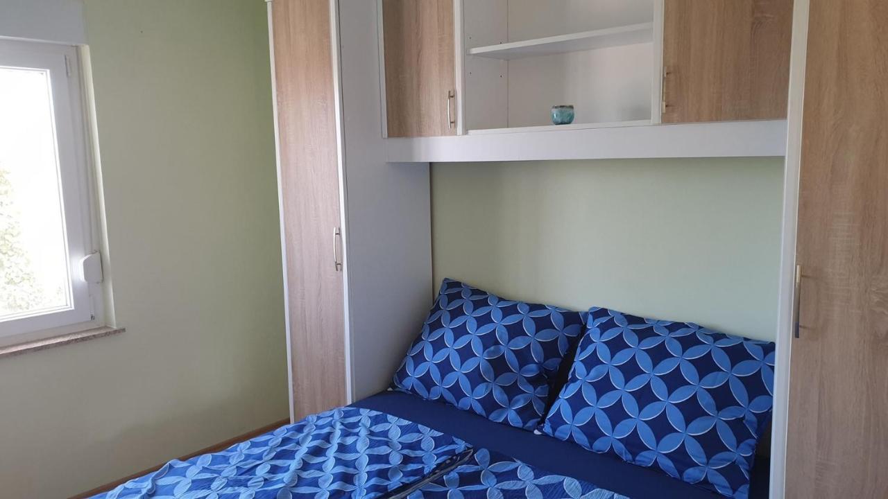 Apartments Roses Dobrinj 外观 照片