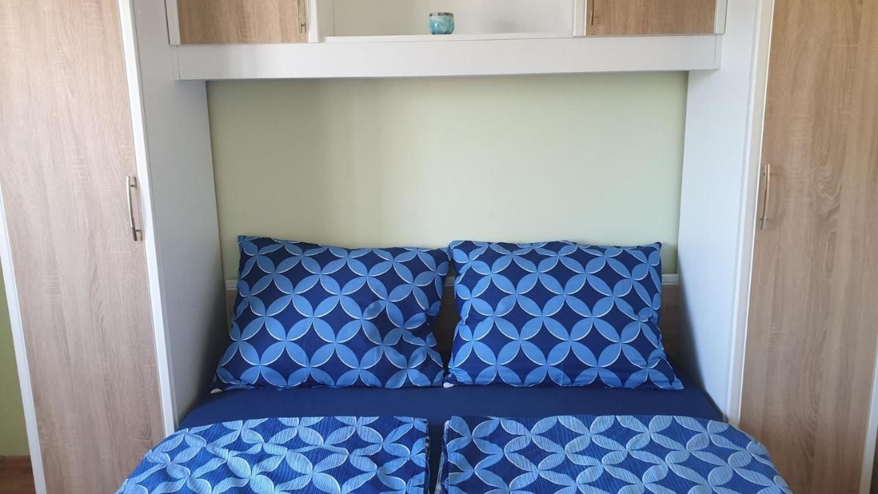 Apartments Roses Dobrinj 外观 照片